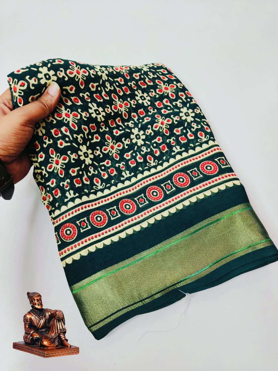 KALINI CATALOGUE SIMPLE YET ELEGANT PURE DOLL MOSS FABRIC SAREE WHOLRSALE IN SURATKALINI CATALOGUE SIMPLE YET ELEGANT PURE DOLL MOSS FABRIC SAREE WHOLRSALE IN SURAT